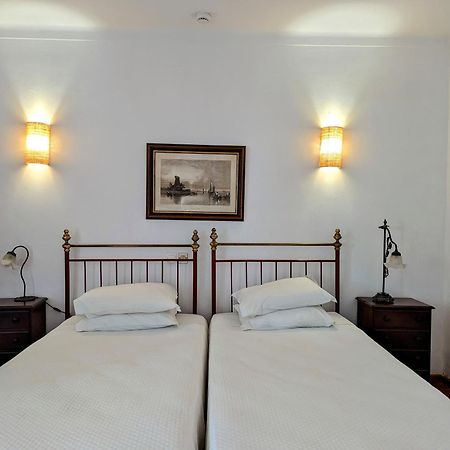 Hotel Solar De Monfalim เอโวรา ภายนอก รูปภาพ